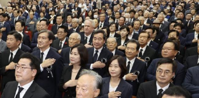 추모식에 참석한 이낙연 전 총리