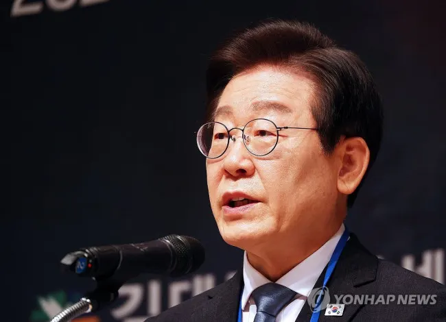 이재명, 코로나 양성... 양산 문재인 예방도 미뤄져