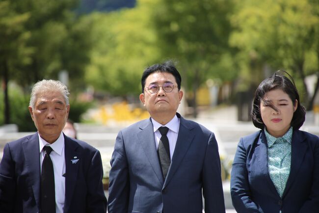 [사진기사] 새로운미래 지도부·당원 노무현 전 대통령 묘역 참배