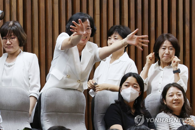 간호법 통과에 기뻐하는 간호사들(사진=연합뉴스)