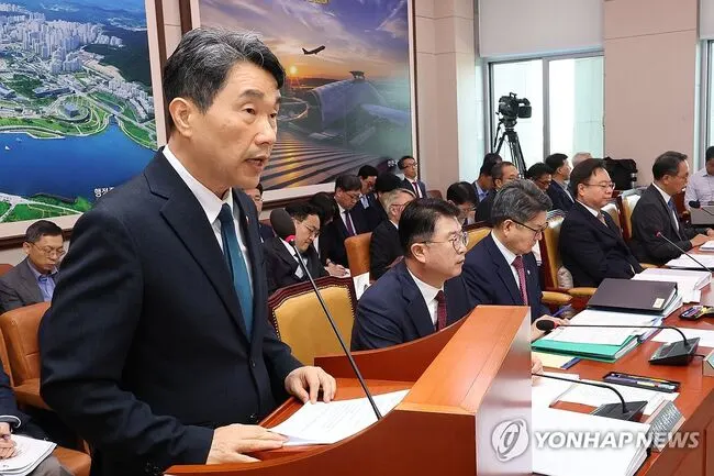 이승만 독재 빼고 일본군 위안부 성 착취도 뺐는데 '중립적 교과서'라는 교육부 장관