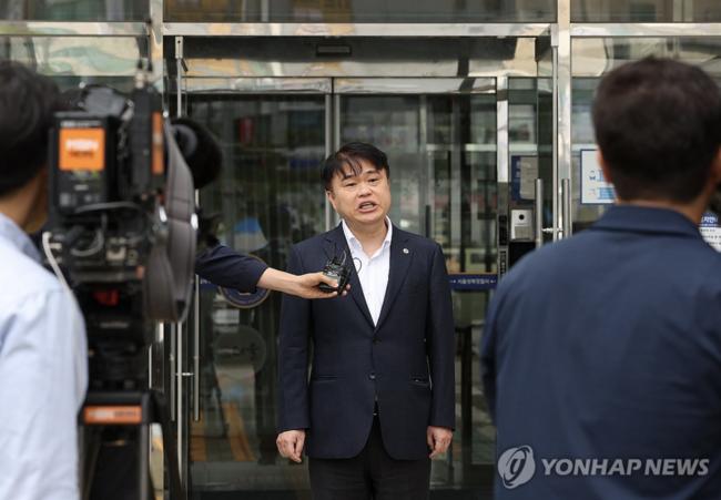 블랙리스트 작성으로 구속된 의사를 면담하고 기자회견중인 임현택 의협 회장 (사진=연합뉴스)