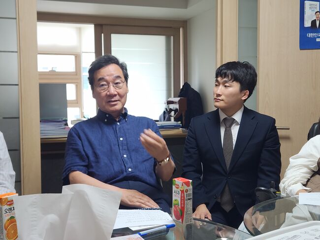 청년에게 정치의 조력자를 넘어 더 큰 역할을 주문하는 이낙연 전 대표 (사진=신재용 최고위원 제공)