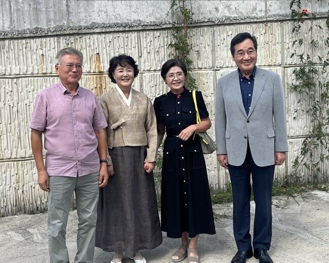 추석인사차 문 전 대통령 부부를 예방한 이낙연 전 대표 (사진 = 이낙연 페이스북)