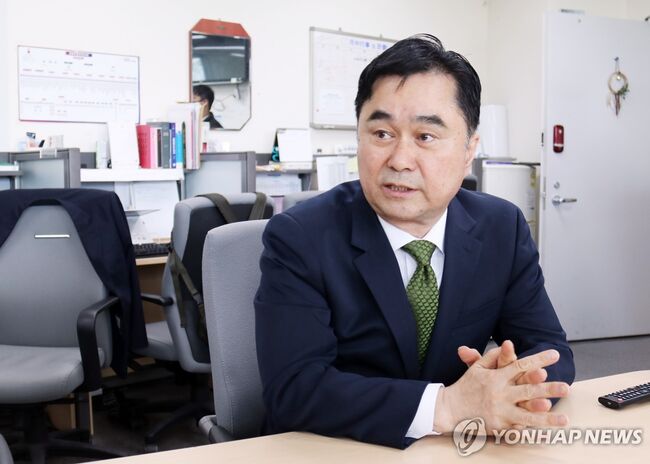 새로운미래 김종민 공동대표(2024.4.16) (세종=연합뉴스) 4·10 총선 세종갑 선거구에 출마해 3선에 성공한 새로운미래 김종민 공동대표가 지난 16일 세종시청에서 기자들과 만나 향후 의정활동 방향을 설명하고 있다. 2024.4.17