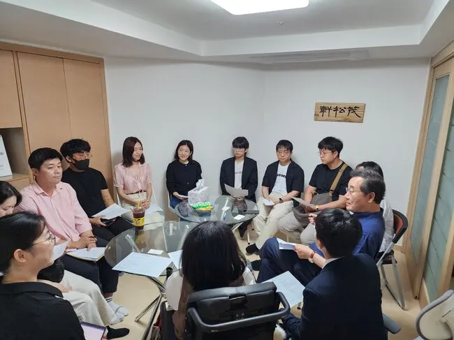 이낙연 전 대표, 새민주 청년 만나 "깨끗한 바다 만들라"