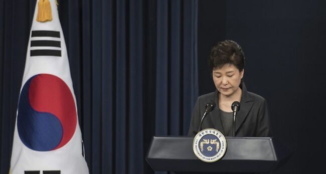 "이러려고 대통령 됐나 자괴감 들어" 라며 사과하는 박근혜 (사진=연합뉴스)