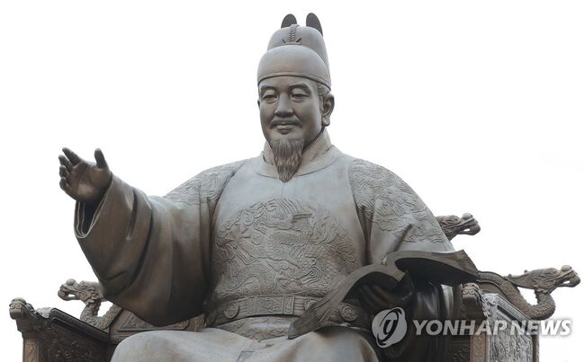 광화문에 위치한 세종대왕 동상(사진=연합뉴스)