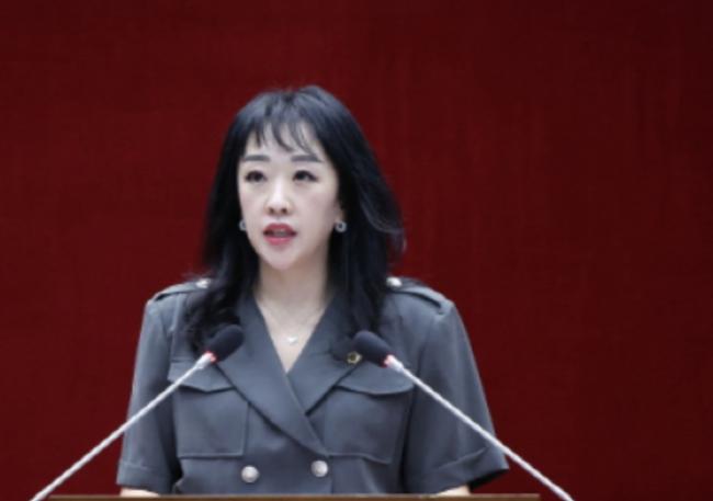 성남시의회에서 발언중인 이영경 시의원