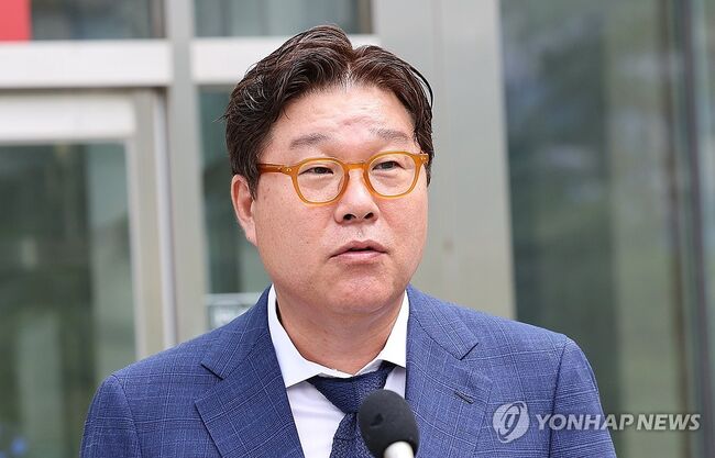 입장 밝히는 김성태 (수원=연합뉴스)