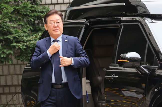 서초동 중앙지방법원에서 열린 대장동 1심 공판에 참석하는 이재명 (사진=연합뉴스)