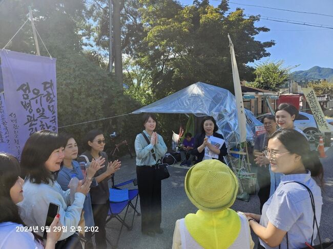 동두천 성병관리소 현장을 방문한 이미영 최고위원과 당원들 (사진=이미영 페이스북)