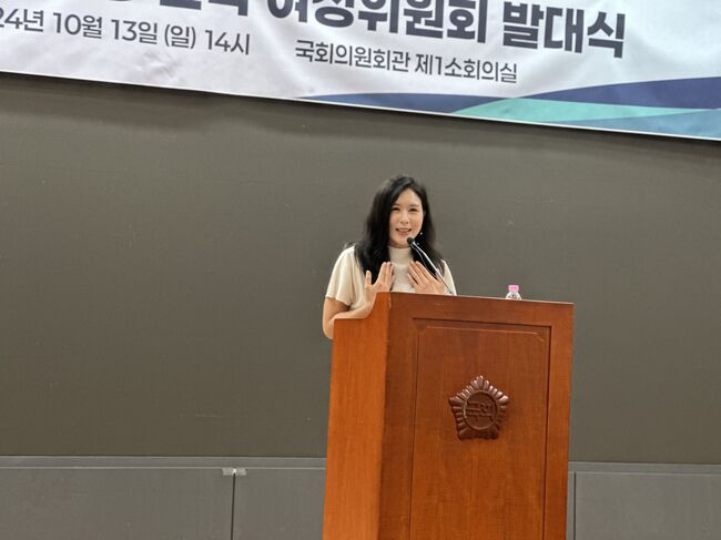 새미래민주당 전국 여성위원회 발대식 시를 낭독하는 이정수 당원 (사진=프레임메이커 취재팀)