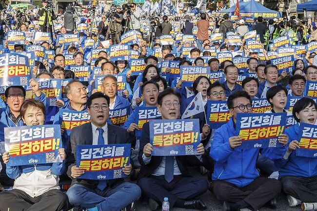 11월 2일에 열린 2차 국민행동의 날에 나선 민주당 지도부의 모습.(사진: 연합뉴스)