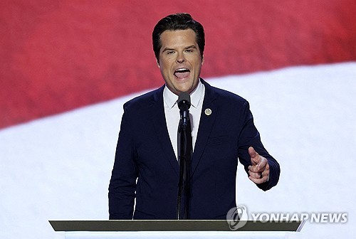 연설하는 맷 게이츠 하원의원의 모습. 그는 미성년자와 성관계 하는 장면이 여러 명에 의해 목격되었고 돈을 지불한 기록까지 밝혀졌지만 법무장관에 지명되었다. (사진: 연합뉴스)
