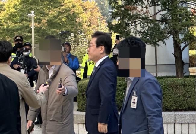 10시 20분 법원에 도착한 이재명 대표 (사진=김남훈)