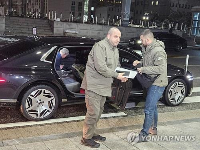 국방부 청사 도착한 우메로우 우크라 국방
