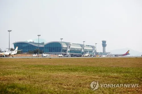 [사설] 지금 당장 무안공항에서 기자들을 내쫓아야한다