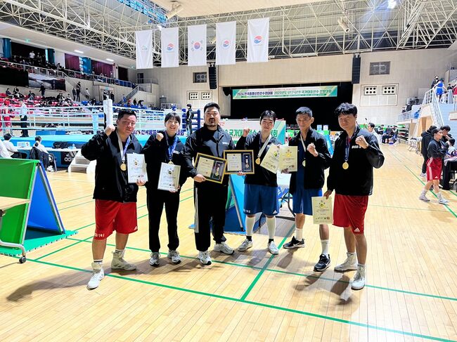종합우승 쾌거를 이루어낸 일산 BOX-1 복싱, 좌측부터 최보근, 강지숙, 김형균, 김태건, 이혁재, 유성재 (사진=BOX-1)