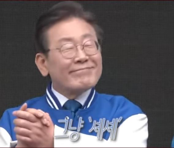 양안문제에 대해 여기 저기 '셰셰'하면 된다는 이 대표 (사진=델리민주 유튜브 캡쳐)