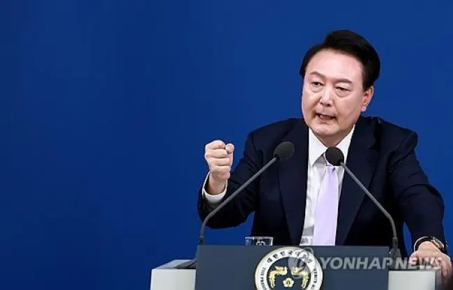 尹대통령, 비상계엄 선포…"종북 세력 척결·헌정질서 지키겠다"