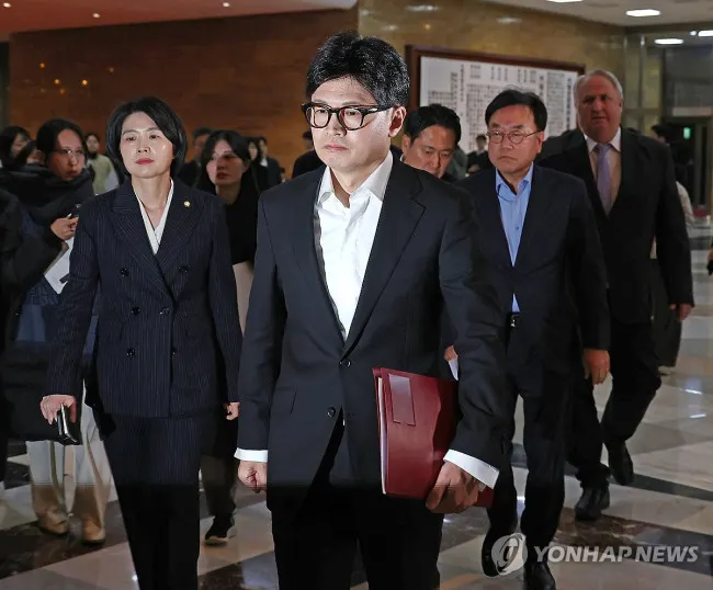 국민의힘 최고위 '尹탈당·내각 총사퇴·국방장관 해임' 논의