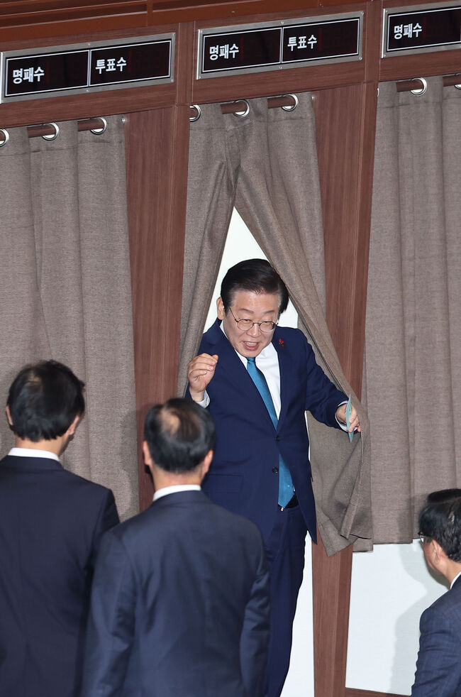 감사원장 및 검사탄핵안 표결 하고 나오는 이재명 대표 (사진=연합뉴스)