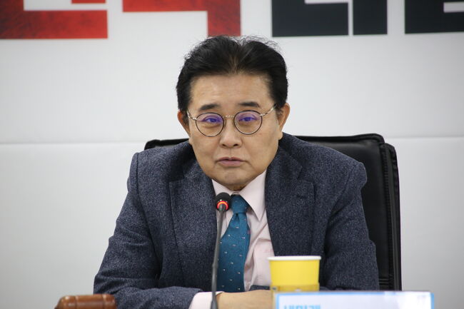 최고위에서 발언하는 전병헌 대표 (팩트파인더 자료사진)
