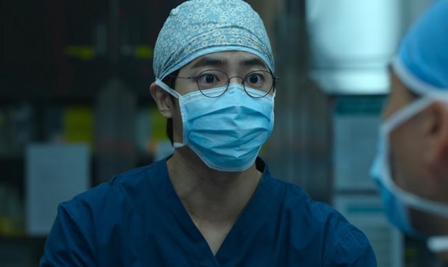 '우리 잘 하는 것 하자' 말하는 '중증외상센터' 극중 양재원 선생 (사진=넷플릭스 화면 캡쳐)
