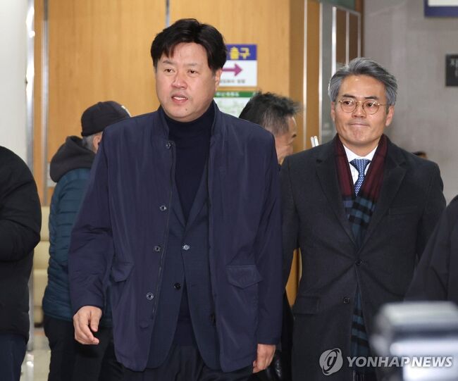 법정에 출두하는 김용 전 민주연구원 부원장 (사진=연합뉴스)