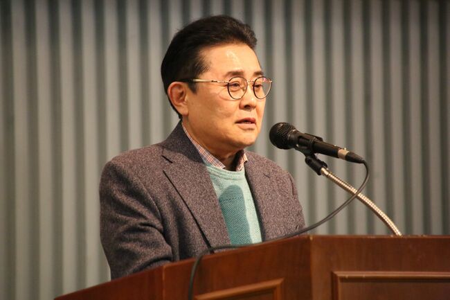 이낙연 전 총리 시국강연회에서 인사말 하는 전병헌 새민주당 대표 (사진:새미래민주당)