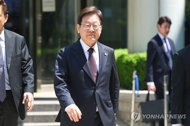 재판 마친 이재명 후보