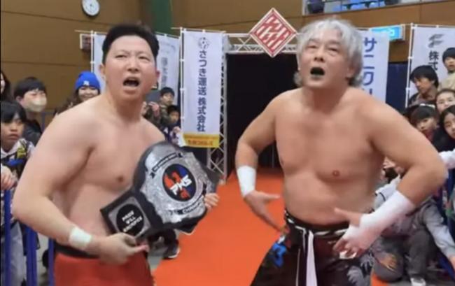 일본 큐슈에서 열린 대회에 WWE 레전드 TAJIRI와 태그팀을 이루었던 시호(PWS 인스타 갈무리)
