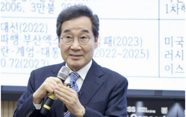 서울대학교 강연중인 이낙연 전 총리(사진=이낙연 X 갈무리)