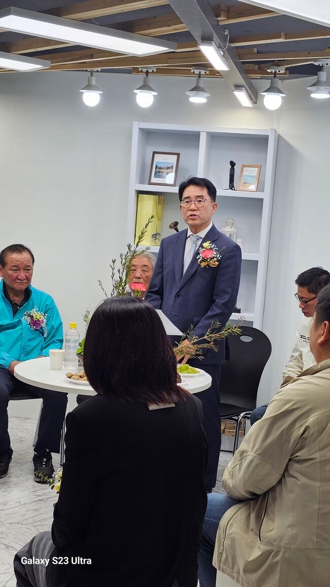 새미래민주당 부산광역시당 개소식에서 개소사를 하는 송만정 시당위원장 (사진=새미래민주당 부산광역시당제공)