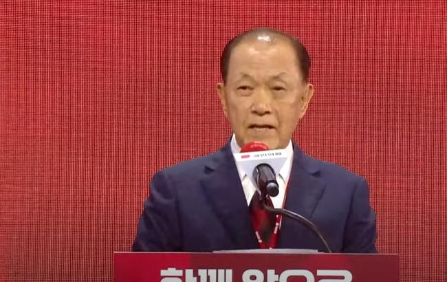 국민의힘 황우여 선관위원장이 대선후보 선출 결과를 발표하고 있다.