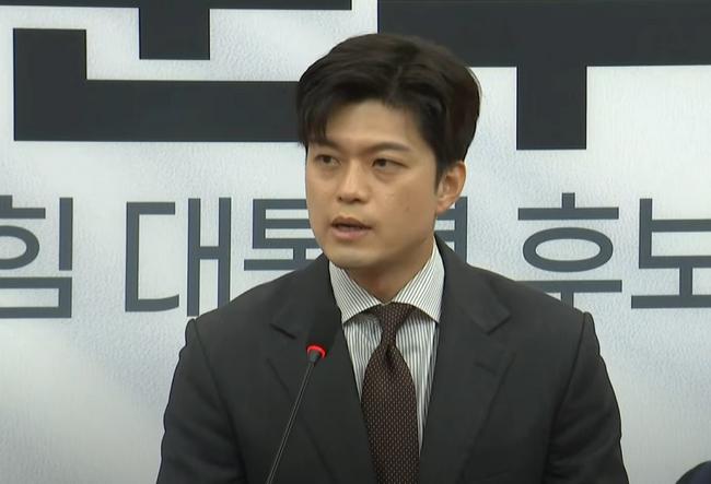 긴급기자회견 하는 김용태 비대위원장