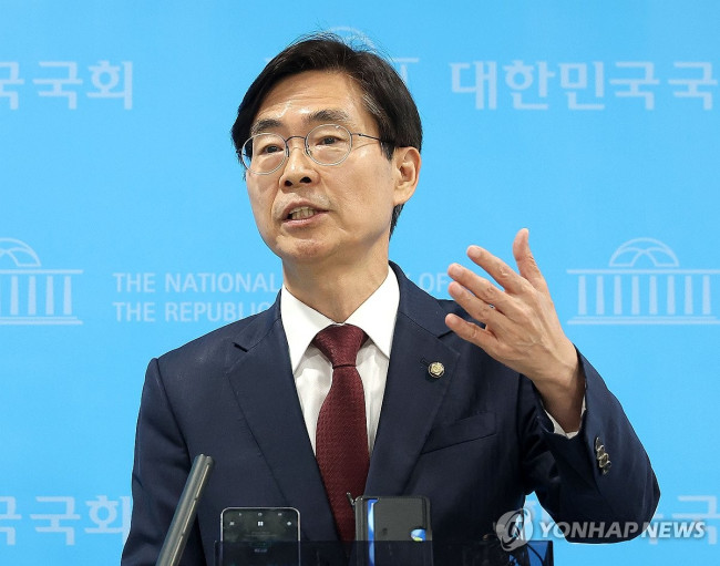 당 대선 후보 교체 규탄하는 조경태 의원