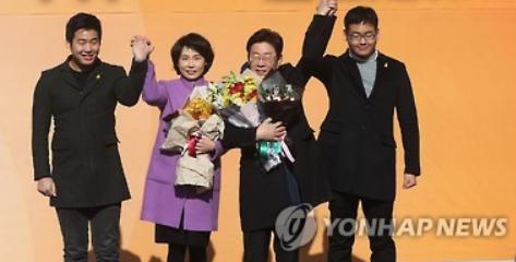 사진 맨 좌측이 이씨 (사진=연합뉴스)