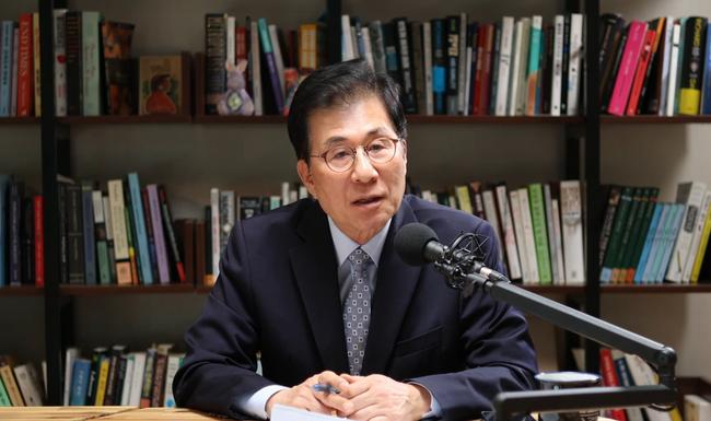 신경민 전 의원이 이재명 후보의 장기집권 마스터플랜에 대해 설명하고 있다 (사진=유튜브 캡쳐)