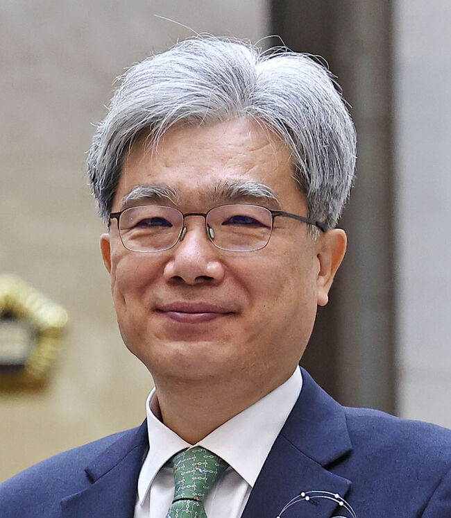 통령실은 이재명 대통령이 26일 신임 헌법재판소장에 김상환 제주대 법학전문대학원 석좌교수를 지명했다고 강훈식 대통령비서실장의 인사브리핑을 통해 발표했다. (사진=연합뉴스)