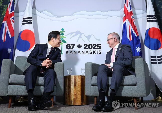"너무 젊어보여서 놀랐습니다" 대뜸 외모 품평을 시전한 이재명 대통령 (사진=연합뉴스)