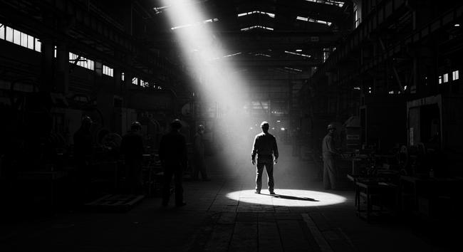 "대체 8년 동안 어디 숨어계셨소?" - 소년공 친구들의 수상한 등장