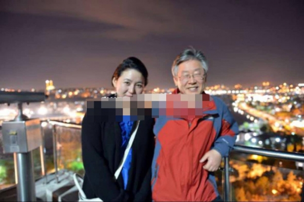 배소현 전 성남시 외국인 귀빈 의전 비서관과 이재명 성남시장 (사진=이기인 경기도의원 제공)