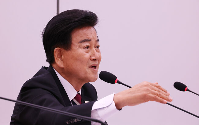 질의에 답변하는 정동영 통일부 장관 후보자 (서울=연합뉴스)