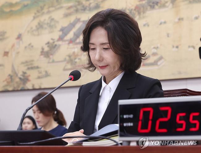 인사청문회에 출석한 이진숙 교육부장관 후보자. 부적격 논란과 사퇴 요구가 거세지고 있다. (사진: 연합뉴스)