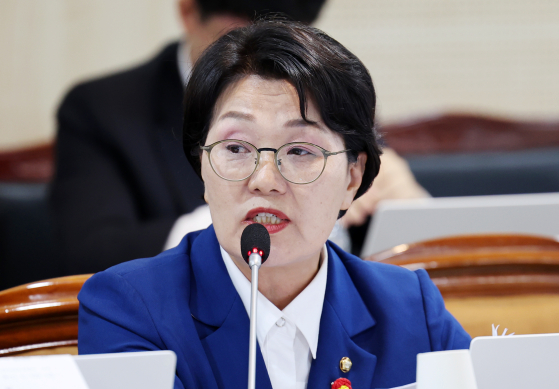 권향엽 민주당 대변인 '지지율 급락은 이재명 휴가 때문) (사진=연합뉴스)