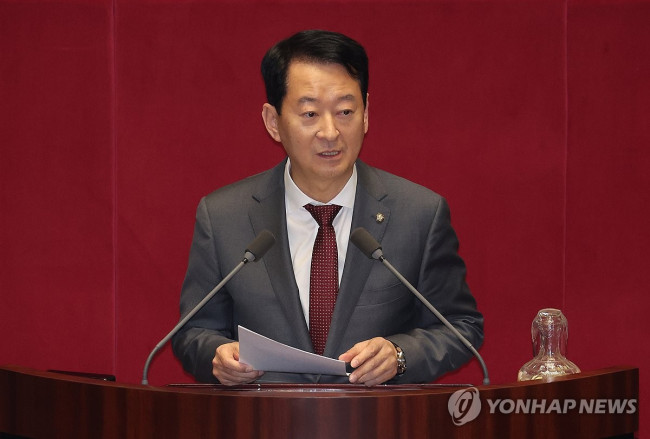 토론하는 최은석 의원