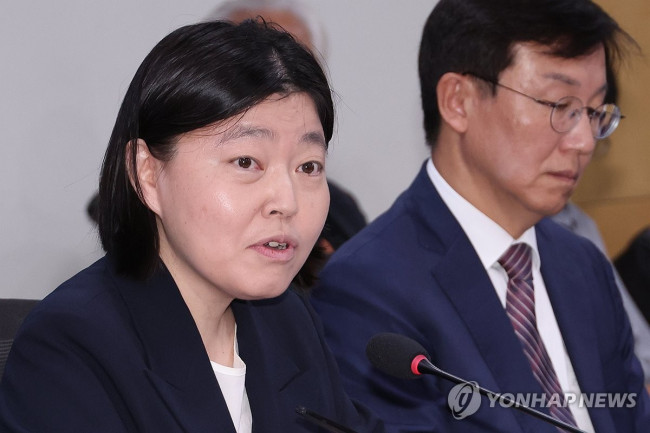 검찰개혁 공청회서 토론하는 임은정 동부지검장
