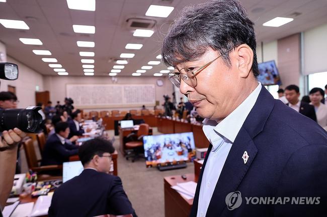 보좌관 명의 차명 주식거래가 포착된 이춘석 법사위원장. (사진: 연합뉴스)